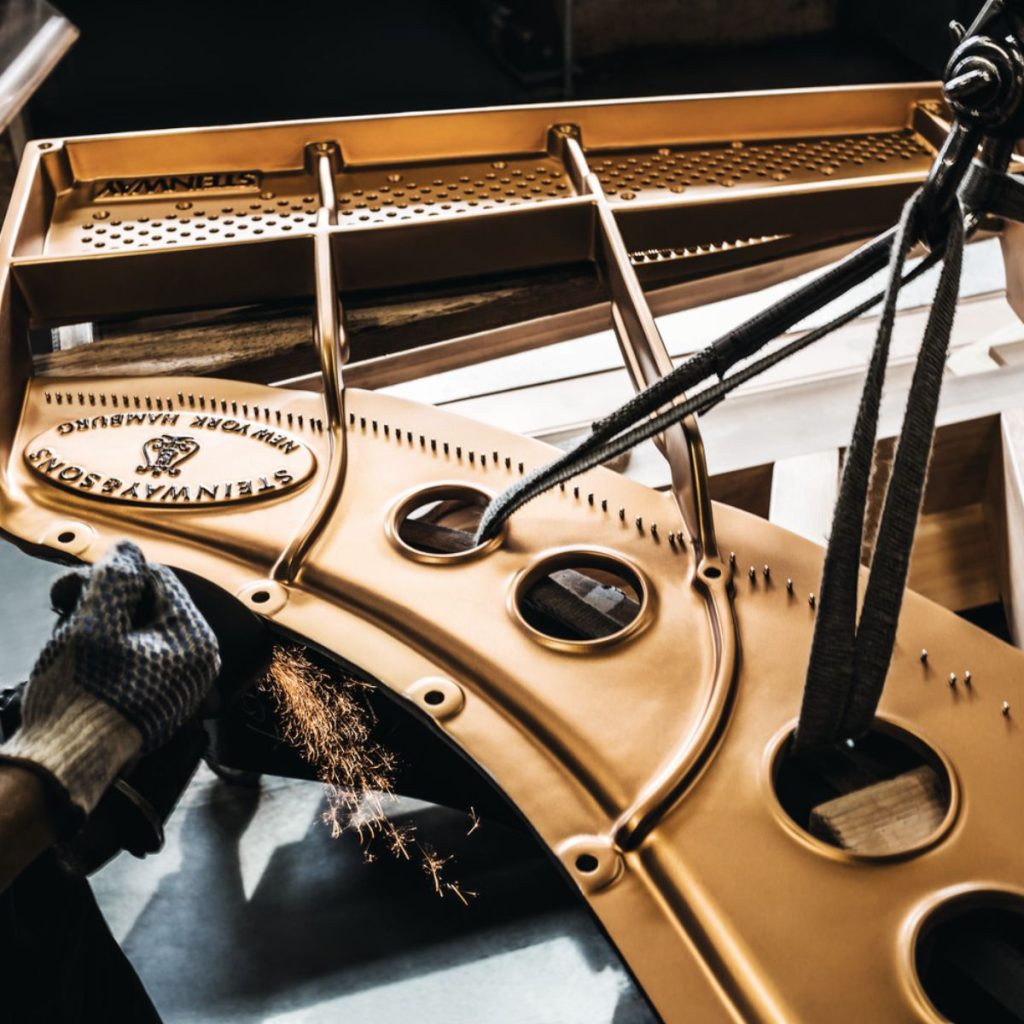 PB STEINWAY SON 030215 05 421 CMJN300 square