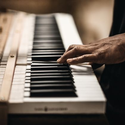 PB STEINWAY SON 020215 01 1384 CMJN300 square