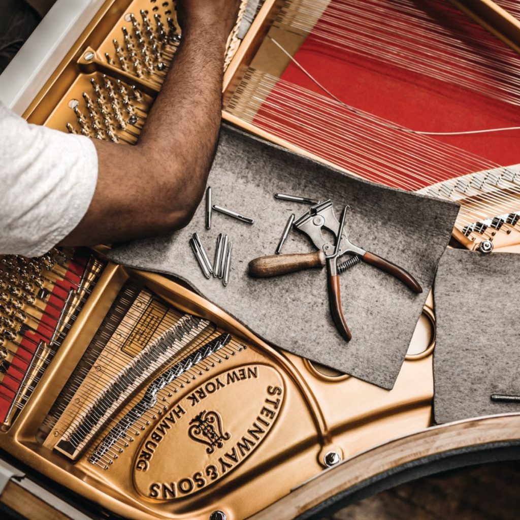 PB STEINWAY SON 030215 05 118 B CMJN300 square